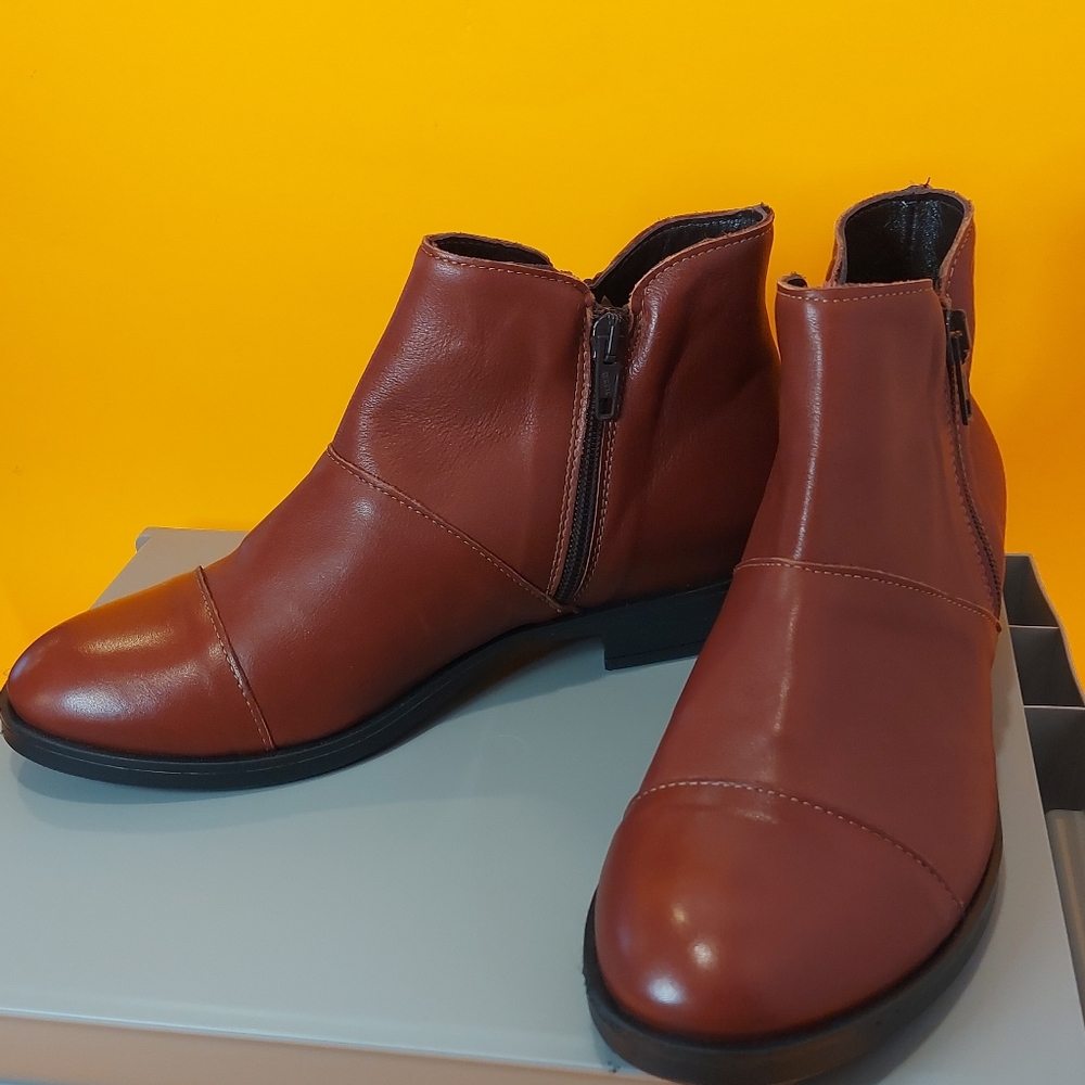 New Italian brown leather woman's low ankle booties with walkable block …